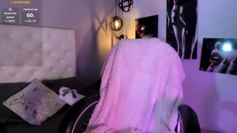 Nicolle online show from 14, 12, 2025