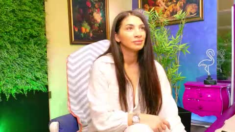 Nicolle online show from 23, 9, 2025