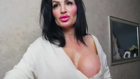 Nicolle online show from 23, 1, 2025