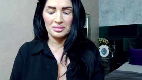 Nicolle online show from 13, 9, 2025