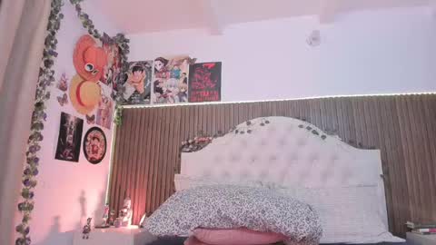 nicolstonee online show from 28, 7, 2026