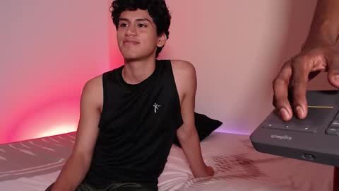 Snapshot of nicoymark1 chatting on 19, 11, 2025 Nico y Mark online show from 19, 11, 2025