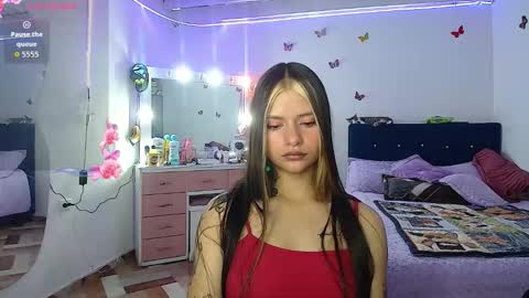 Snapshot of niicolee_0808 chatting on 22, 10, 2025 Nicolee online show from 22, 10, 2025