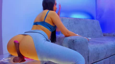 Snapshot of nikii_white chatting on 16, 11, 2025 nikii_white online show from 16, 11, 2025