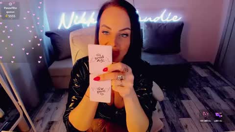 nikki_blondiee online show from 13, 2, 2025