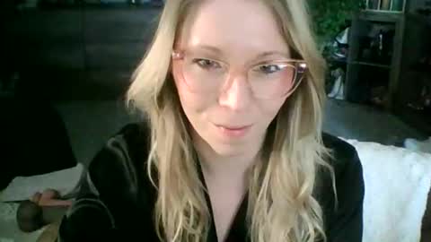 nikkib653466 online show from 9, 2, 2026