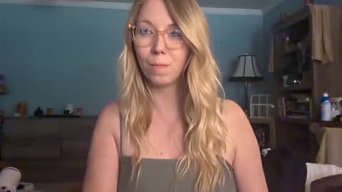 Snapshot of nikkib653466 chatting on 8, 5, 2026 nikkib653466 online show from 8, 5, 2026