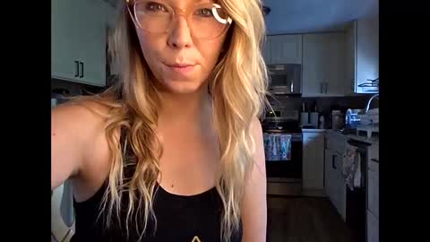 Snapshot of nikkib653466 chatting on 21, 5, 2026 nikkib653466 online show from 21, 5, 2026