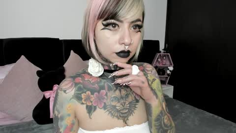 Nikki Ramone   online show from 8, 1, 2025