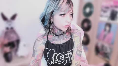 Snapshot of nikkiramone chatting on 5, 2, 2026 Nikki Ramone online show from 5, 2, 2026