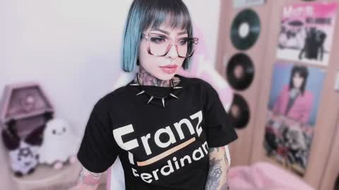 Snapshot of nikkiramone chatting on 1, 4, 2026 Nikki Ramone online show from 1, 4, 2026