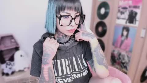 Snapshot of nikkiramone chatting on 15, 4, 2026 Nikki Ramone online show from 15, 4, 2026