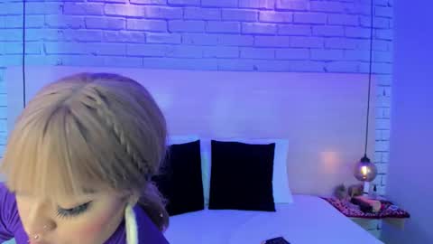 Snapshot of nikkydean chatting on 11, 9, 2025 Nikky Dean online show from 11, 9, 2025