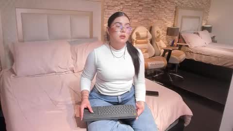 Y E S I online show from 15, 1, 2026