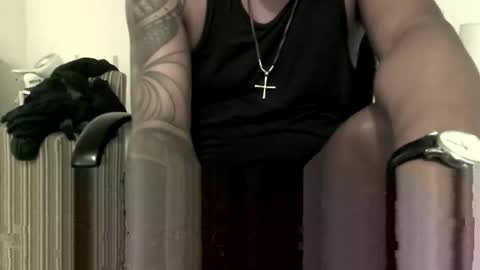 Snapshot of nikoj1 chatting on 8, 11, 2025 NikoJ1 online show from 8, 11, 2025