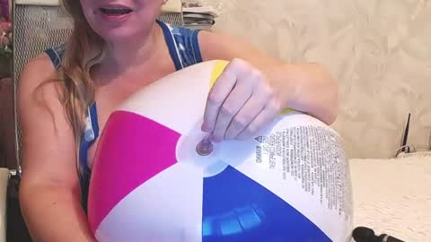 Nimfalove online show from 14, 12, 2025