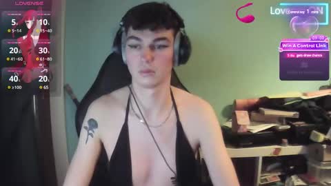 Snapshot of nina_femboy chatting on 16, 12, 2024 icynina online show from 16, 12, 2024