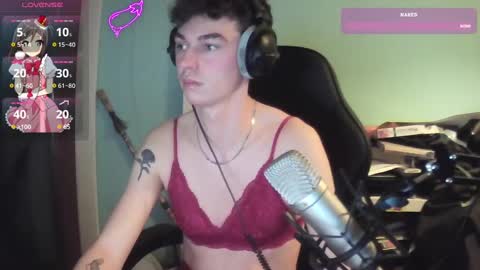 Snapshot of nina_femboy chatting on 17, 12, 2024 icynina online show from 17, 12, 2024