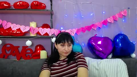 ninaflawlees online show from 10, 2, 2025