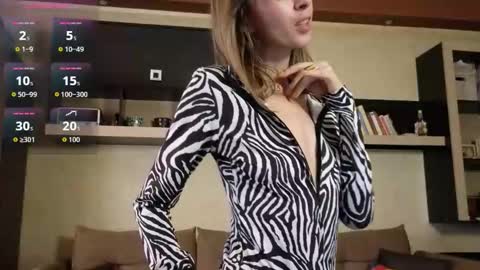 NinaNovalicious online show from 28, 11, 2025