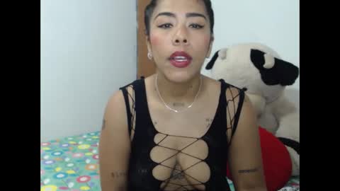 Ninapalmer online show from 5, 1, 2025