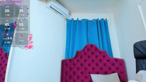 Snapshot of ninna_dee chatting on 3, 11, 2025 nina dee online show from 3, 11, 2025