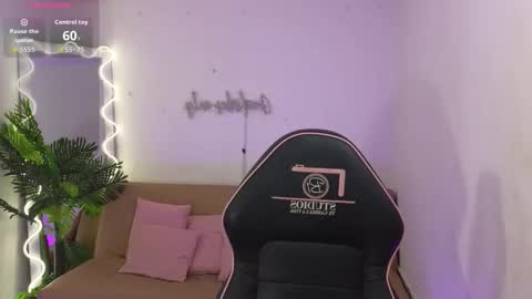 Ninnaaaa online show from 2, 12, 2025