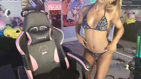 Snapshot of niviawolfe chatting on 4, 3, 2025 NIVIA WOLFE online show from 4, 3, 2025