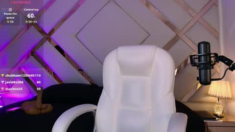 Snapshot of noa_butterfly_ chatting on 5, 4, 2026 online show from 5, 4, 2026