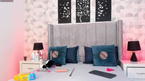 NATHALIA MORENO online show from 15, 11, 2025