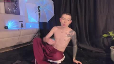 Snapshot of noah_lambert chatting on 28, 11, 2025 Noah online show from 28, 11, 2025