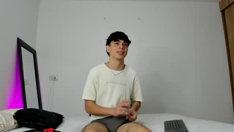 Snapshot of noah_loveboy chatting on 8, 9, 2025 Noah online show from 8, 9, 2025