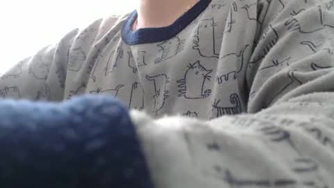 noah_white3 online show from 3, 1, 2025