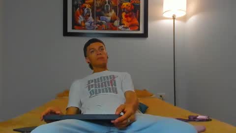 Snapshot of noahh_sky chatting on 8, 4, 2026 noahh_sky online show from 8, 4, 2026