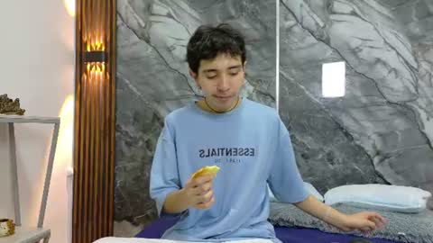 Snapshot of noahwalker__ chatting on 7, 7, 2026 online show from 7, 7, 2026