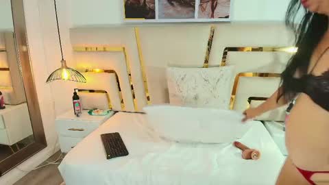 Snapshot of noelle_minx chatting on 17, 4, 2026 NOELLE online show from 17, 4, 2026