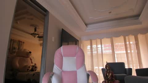 Snapshot of noemibcnz chatting on 6, 2, 2026 In instagram dayhannanoemi online show from 6, 2, 2026