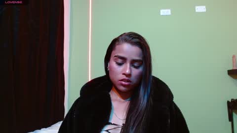 Noha Thomson online show from 1, 2, 2025