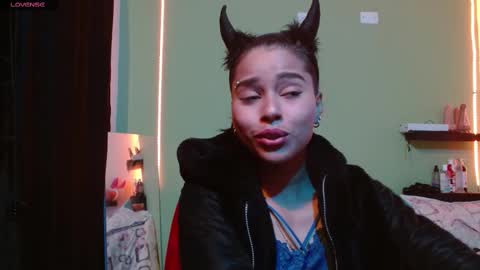 Noha Thomson online show from 5, 3, 2025