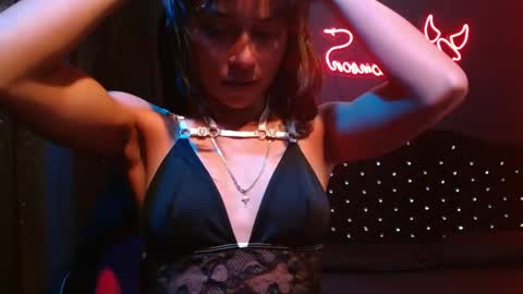 Snapshot of noha_thomson chatting on 17, 4, 2026 Noha Thomson online show from 17, 4, 2026