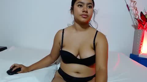 Snapshot of noiravale chatting on 12, 6, 2026 Noira Vale online show from 12, 6, 2026