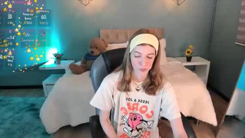 Snapshot of nora_vennucci chatting on 11, 10, 2025 Nora online show from 11, 10, 2025