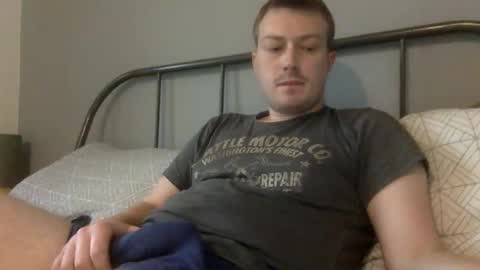 Snapshot of norfolkboy18 chatting on 14, 11, 2025 Ollie online show from 14, 11, 2025