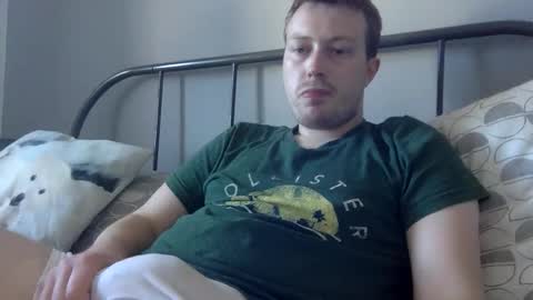 Snapshot of norfolkboy18 chatting on 24, 4, 2026 Ollie online show from 24, 4, 2026