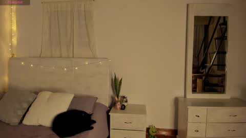 Norma Jeaane online show from 3, 3, 2025