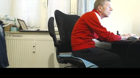 Snapshot of normuc chatting on 5, 4, 2026 Normuc online show from 5, 4, 2026