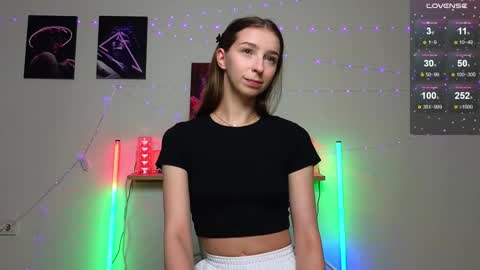 Hello My name is Helene NTMU  Finger up if u like what u see online show from 13, 12, 2024