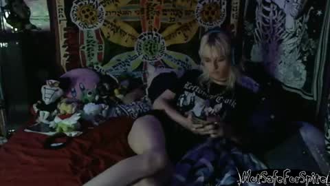 Snapshot of notsafeforspite chatting on 30, 4, 2026 FREAKY DRACULA online show from 30, 4, 2026