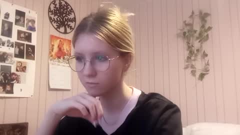 Snapshot of novellahartig chatting on 21, 2, 2026 Sari It is my first day online show from 21, 2, 2026