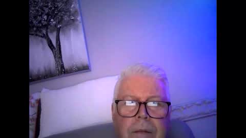 Snapshot of nylonlegs69 chatting on 15, 12, 2024 stockings suspenders mad online show from 15, 12, 2024